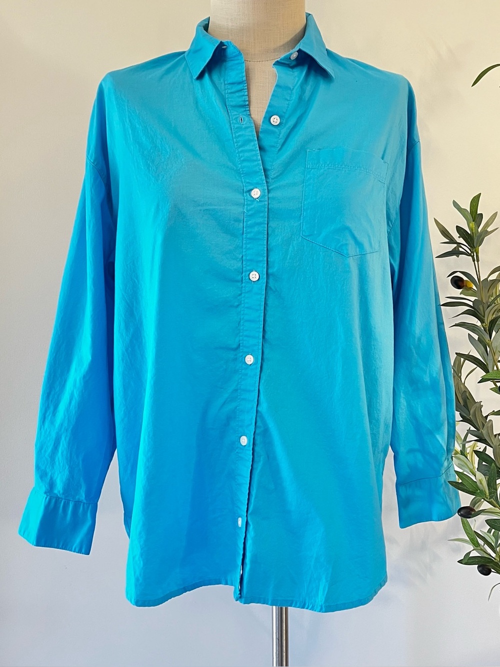 Old Navy Women's Boyfriend fit Turquoise Button-Down Shirt